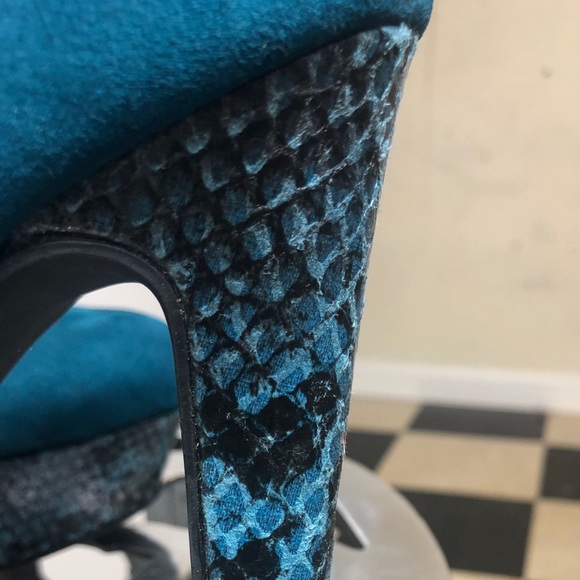 Women's Green Guess Platform Snake Heels Size 8 - Picture 8 of 8